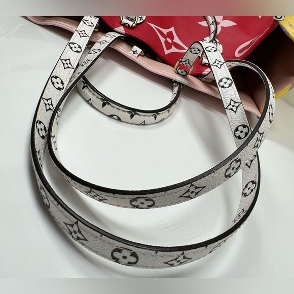 Louis Vuitton Onthego Giant Red & Pink Monogram Canvas Tote Mint Condition - Picture 4 of 11